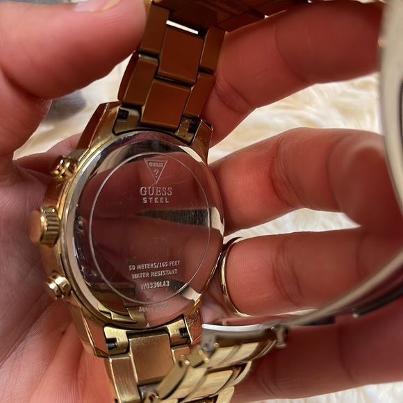 3 dial Guess watch! - Picture 5 of 7